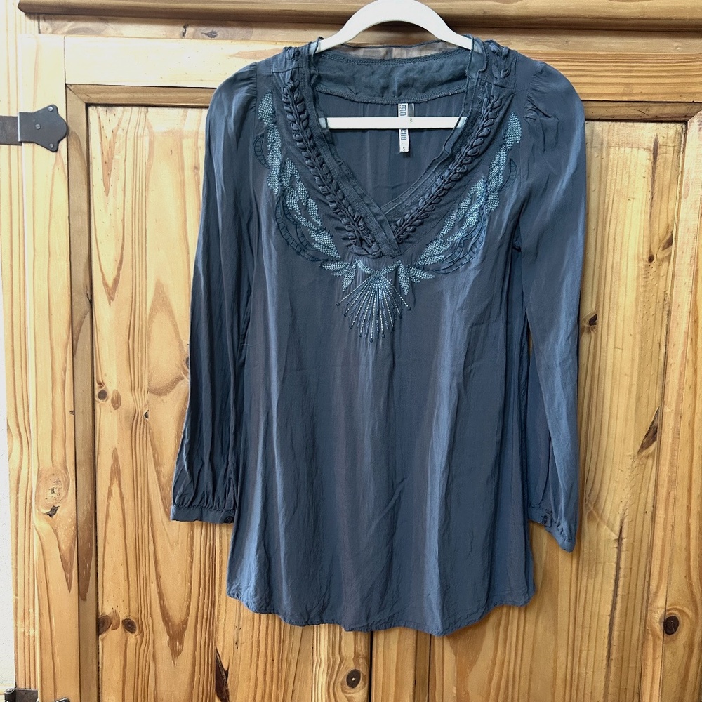 Monoreno Women's‎ Tunic Top Peasant Embroidered Grey/Blue Top Size Small